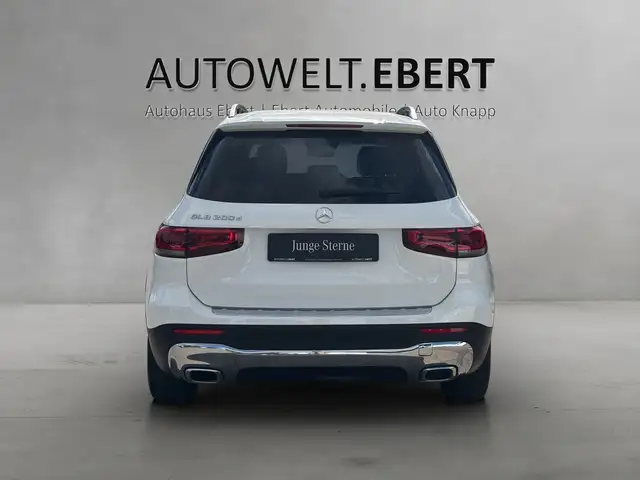 Mercedes-Benz GLB view 4