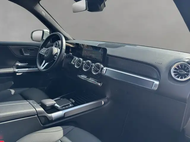 Mercedes-Benz GLB view 15