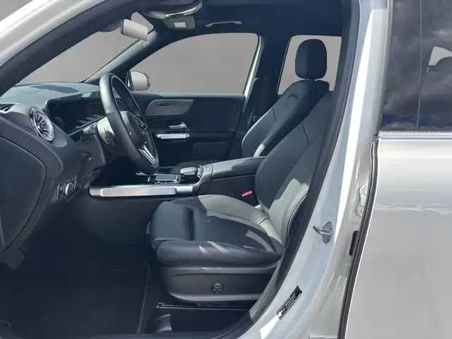 Mercedes-Benz GLB view 8