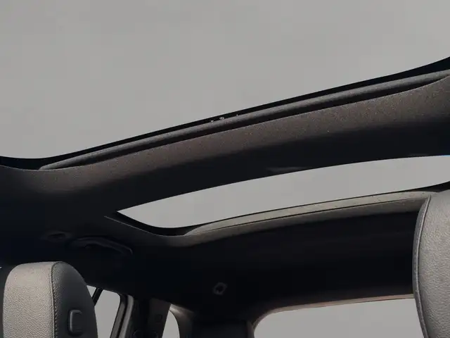 Mercedes-Benz GLB view 16