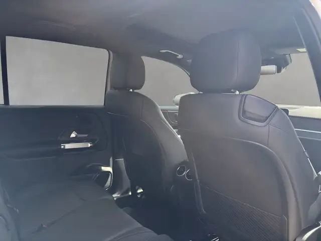 Mercedes-Benz GLB view 14