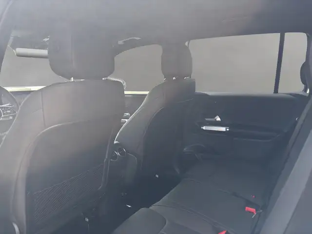 Mercedes-Benz GLB view 12