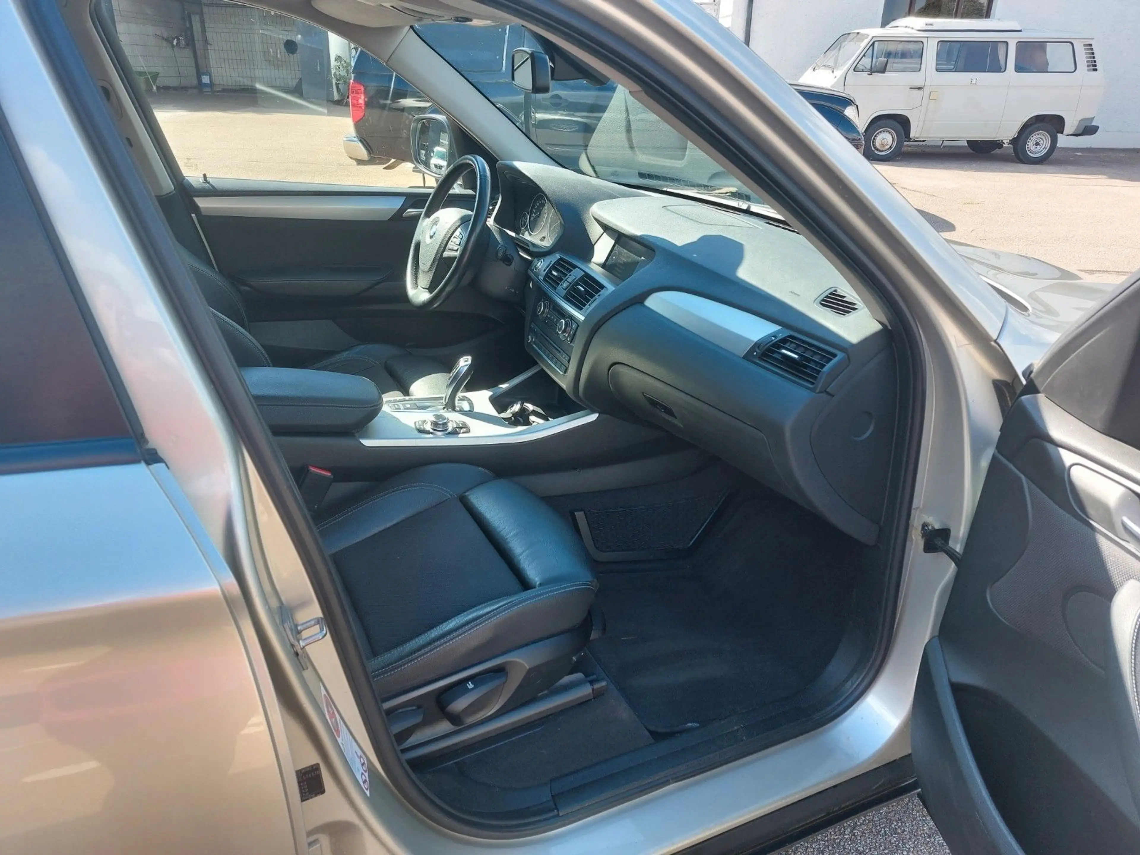 BMW X3 xDrive 20 d Automatik — photo 11