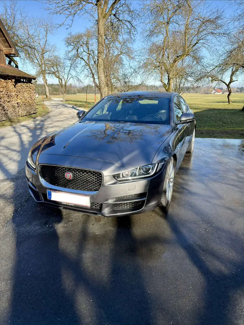 Jaguar XE 20d Aut. Prestige | Motor 104.000 km | 2. Besitzer Grau - 1