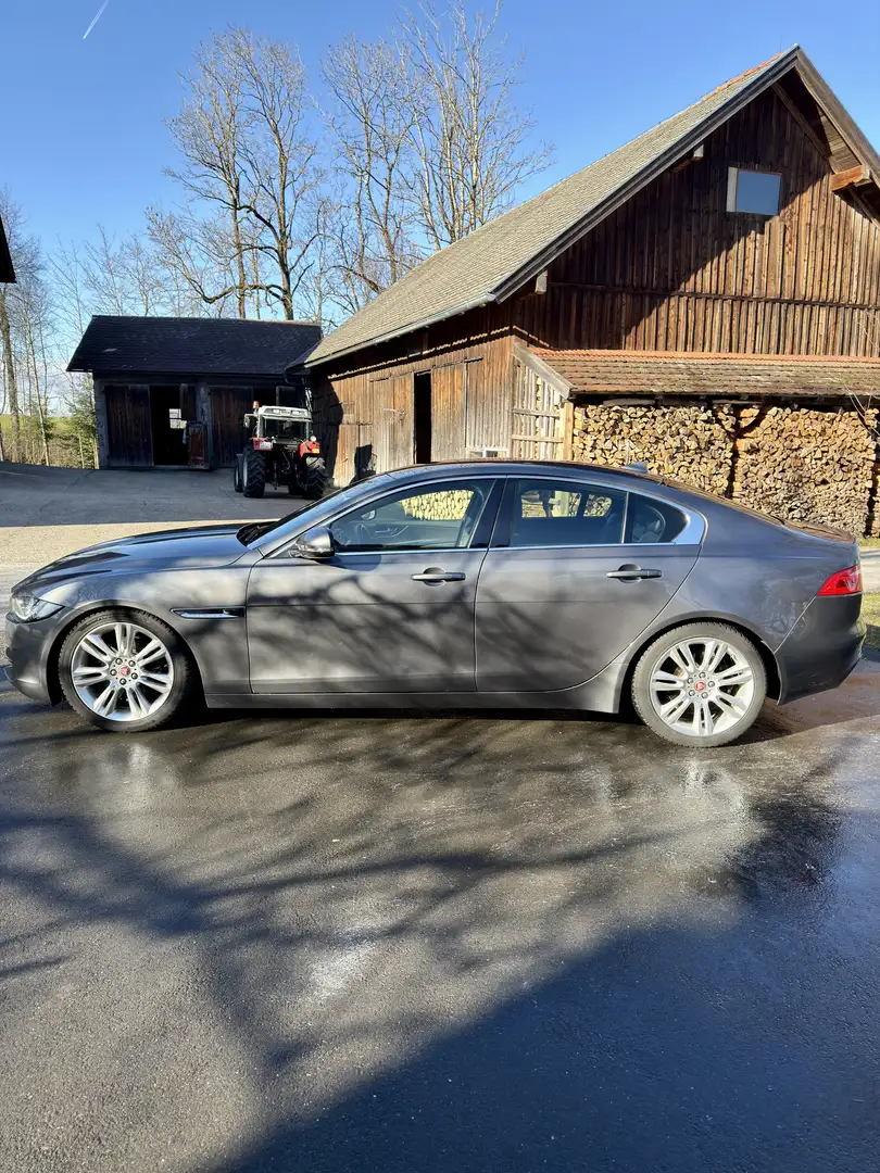 Jaguar XE 20d Aut. Prestige | Motor 104.000 km | 2. Besitzer Grau - 2