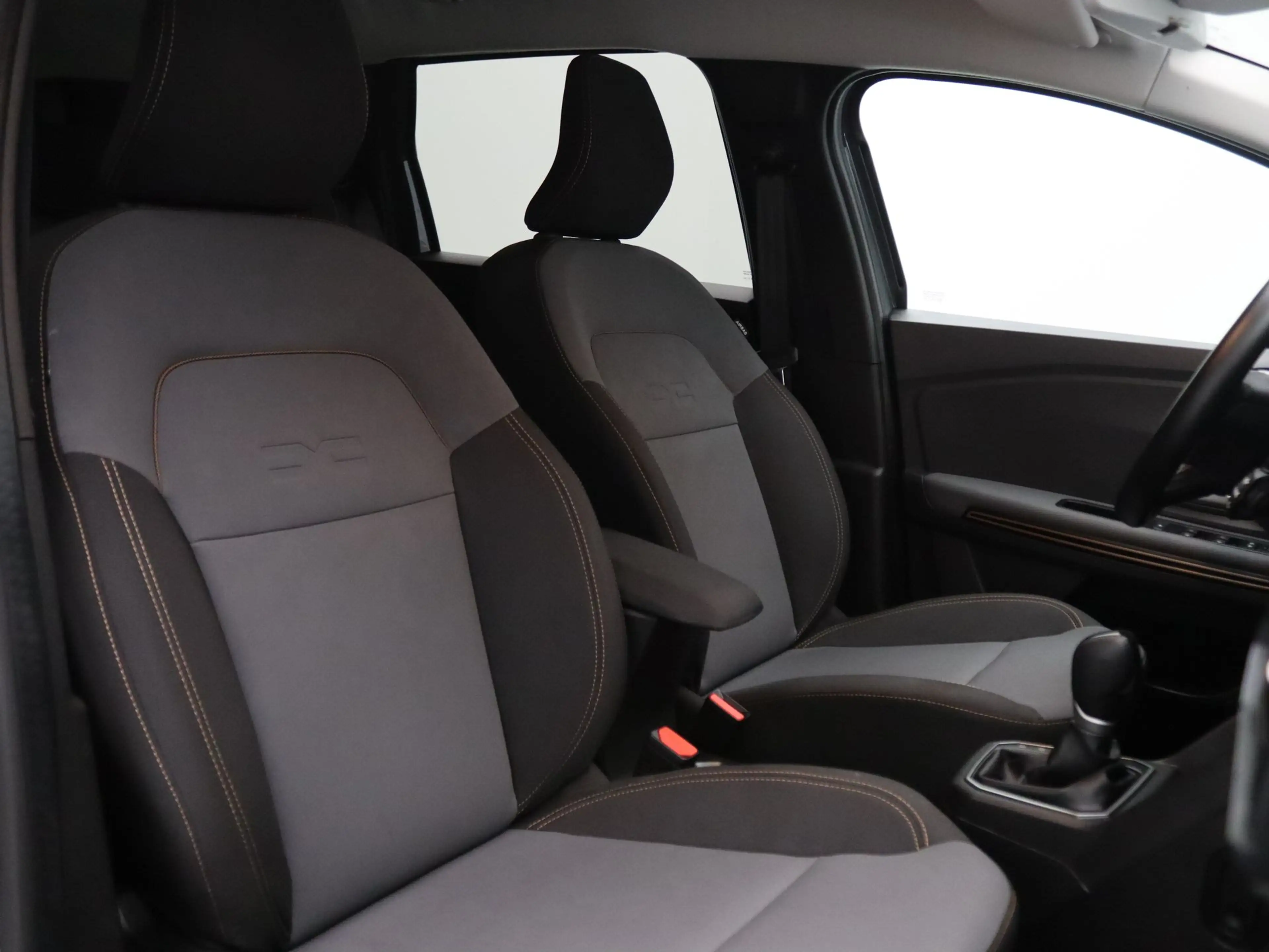 Dacia Jogger 140pk Hybrid Extreme 7p. Camera | Navi — photo 35