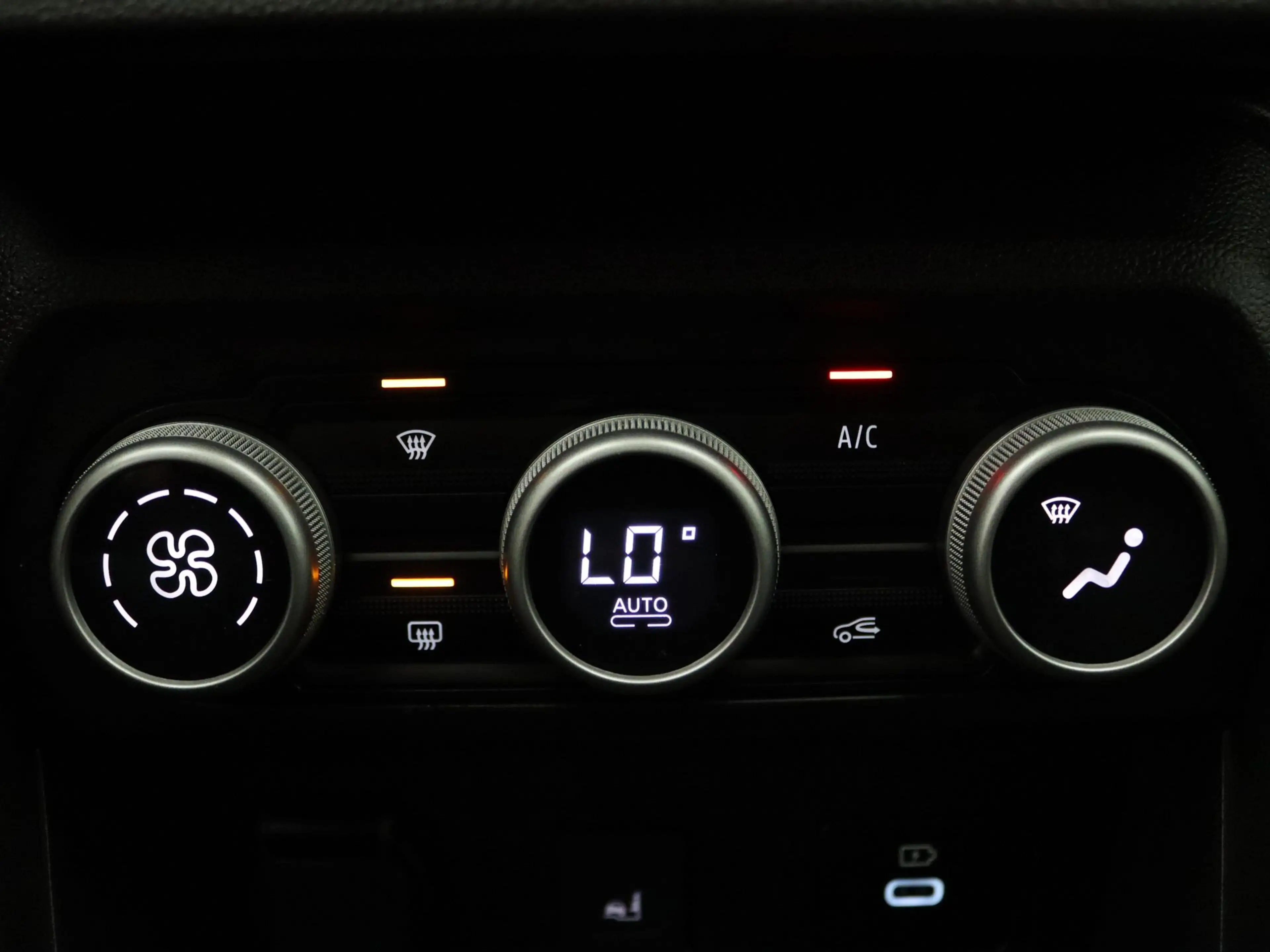 Dacia Jogger 140pk Hybrid Extreme 7p. Camera | Navi — photo 21
