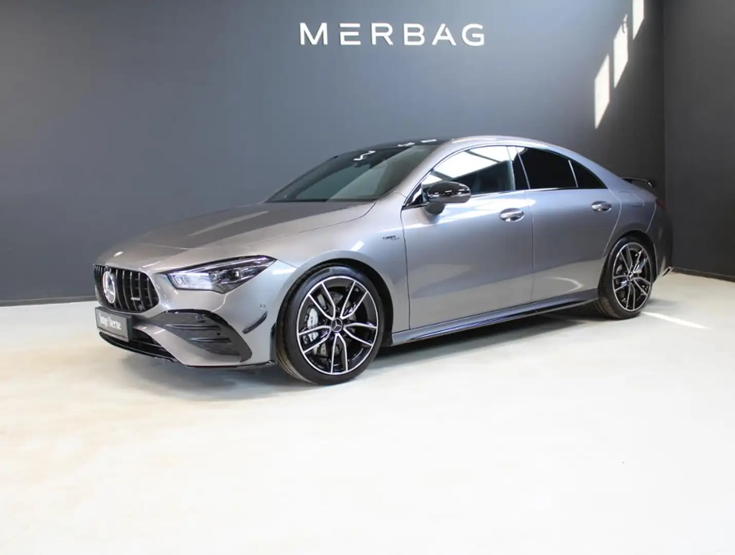 Mercedes-Benz CLA 35 AMG AMG CLA 35 4M *AERO PLUS Night II Pano 19" Beam Grau - 2