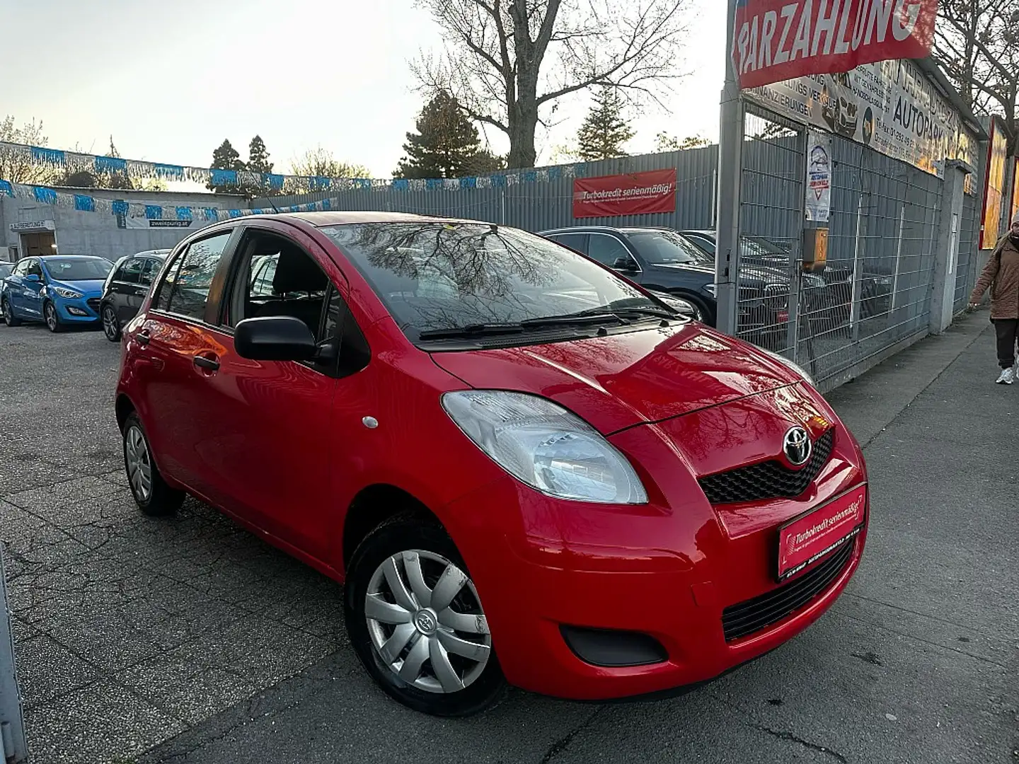 Toyota Yaris 1,0 VVT-i Young*SEHR GEPLEGT* Rot - 2
