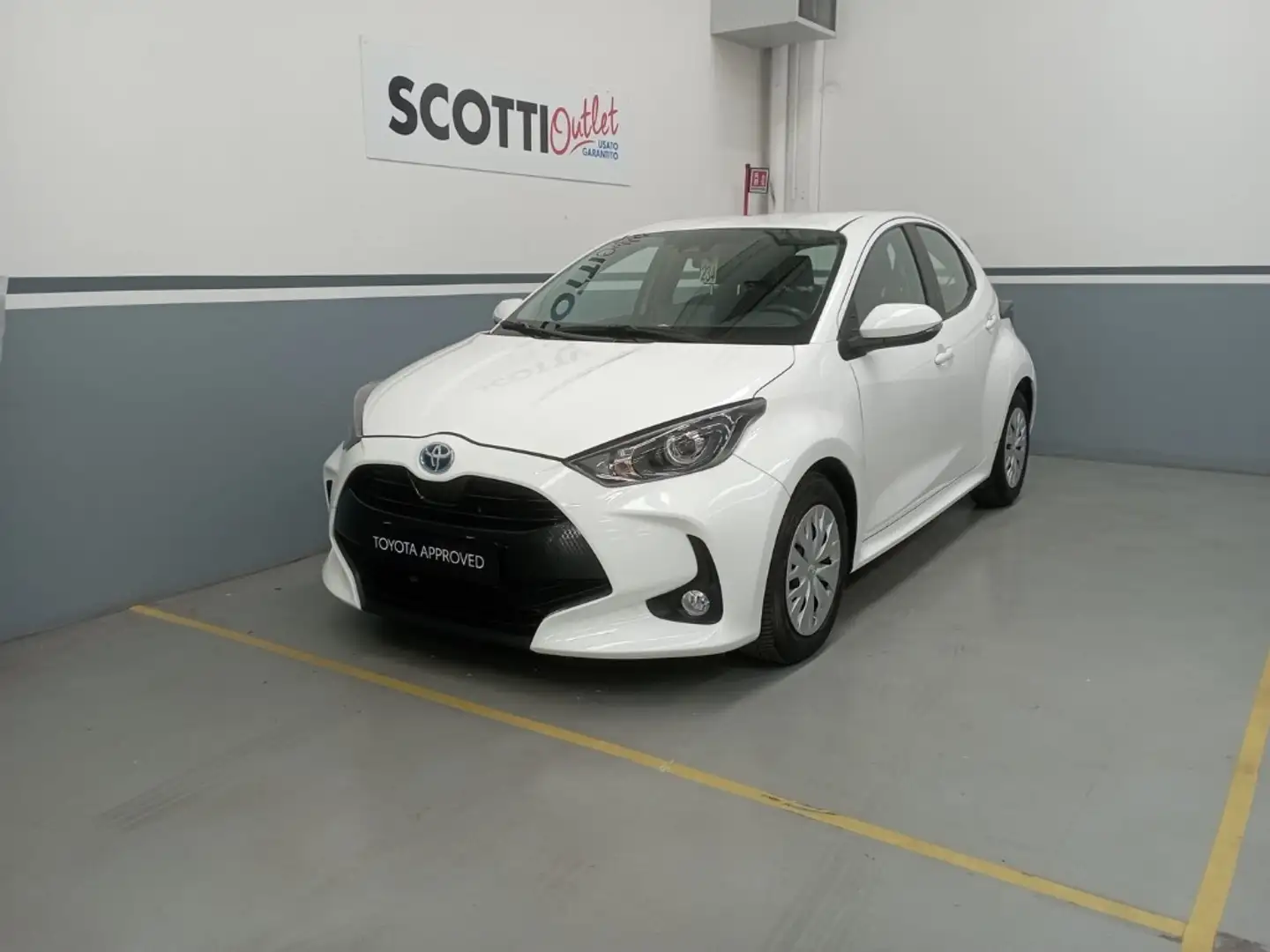 Toyota Yaris 1.5 Hybrid 5 porte Active Bianco - 1