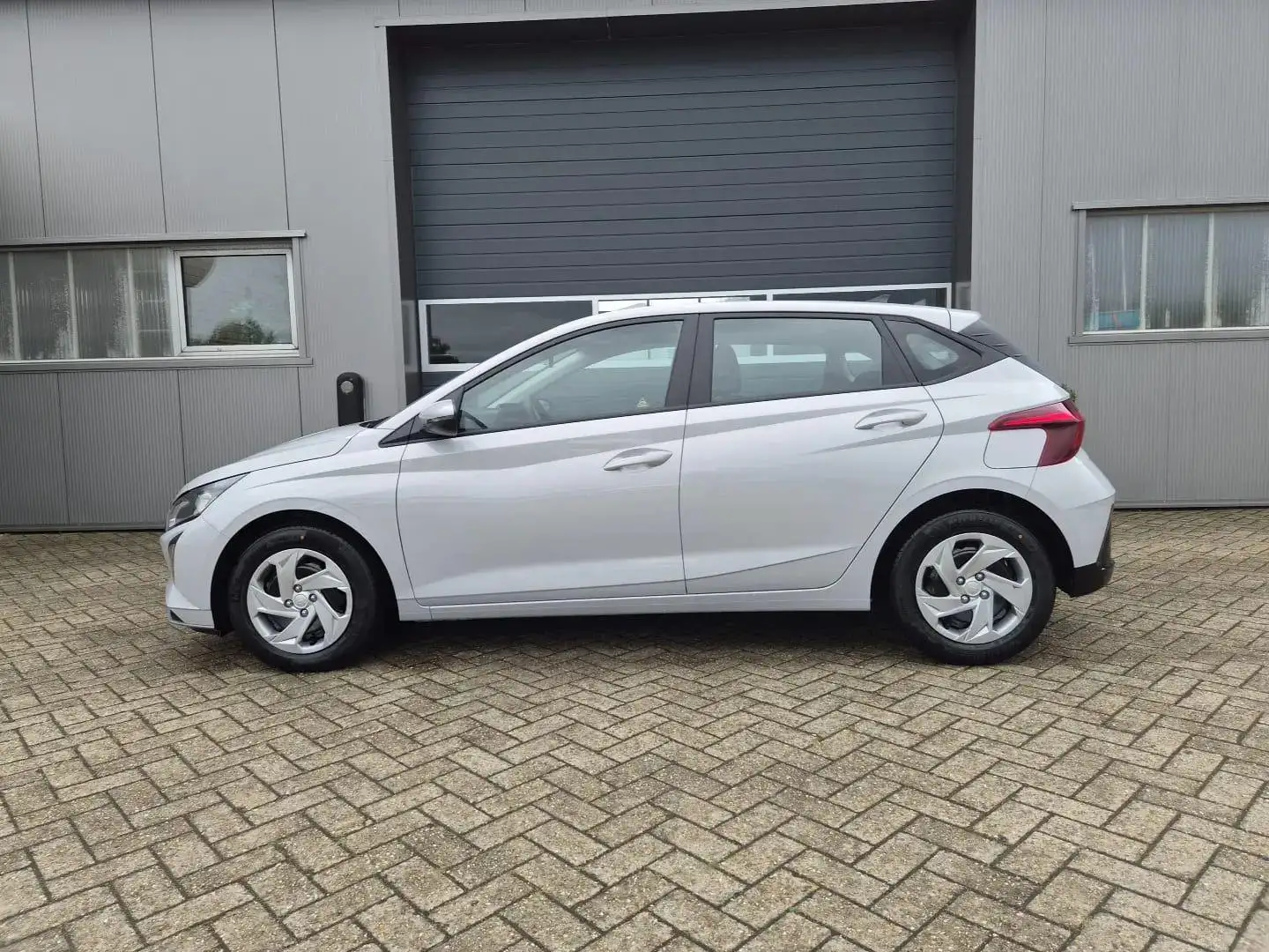 Hyundai i20 1.0 T-GDI 90PS 5-türig Sitzheizung Lenkradheizu... Grau - 1