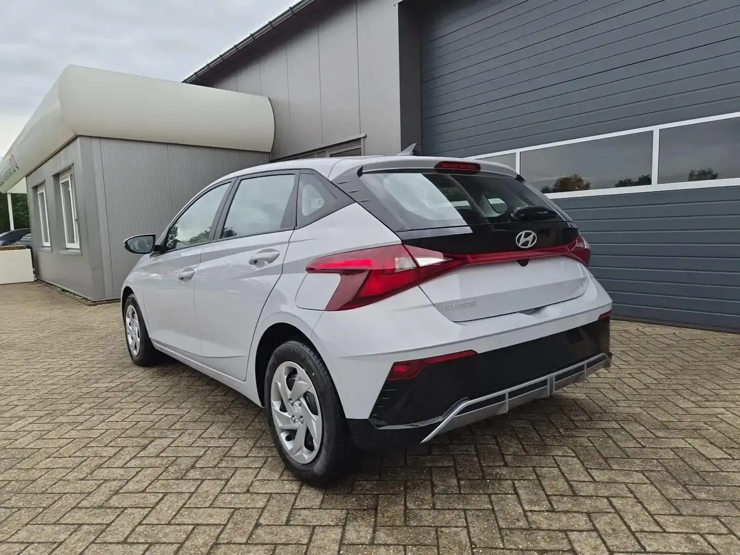 Hyundai i20 1.0 T-GDI 90PS 5-türig Sitzheizung Lenkradheizu... Grau - 2
