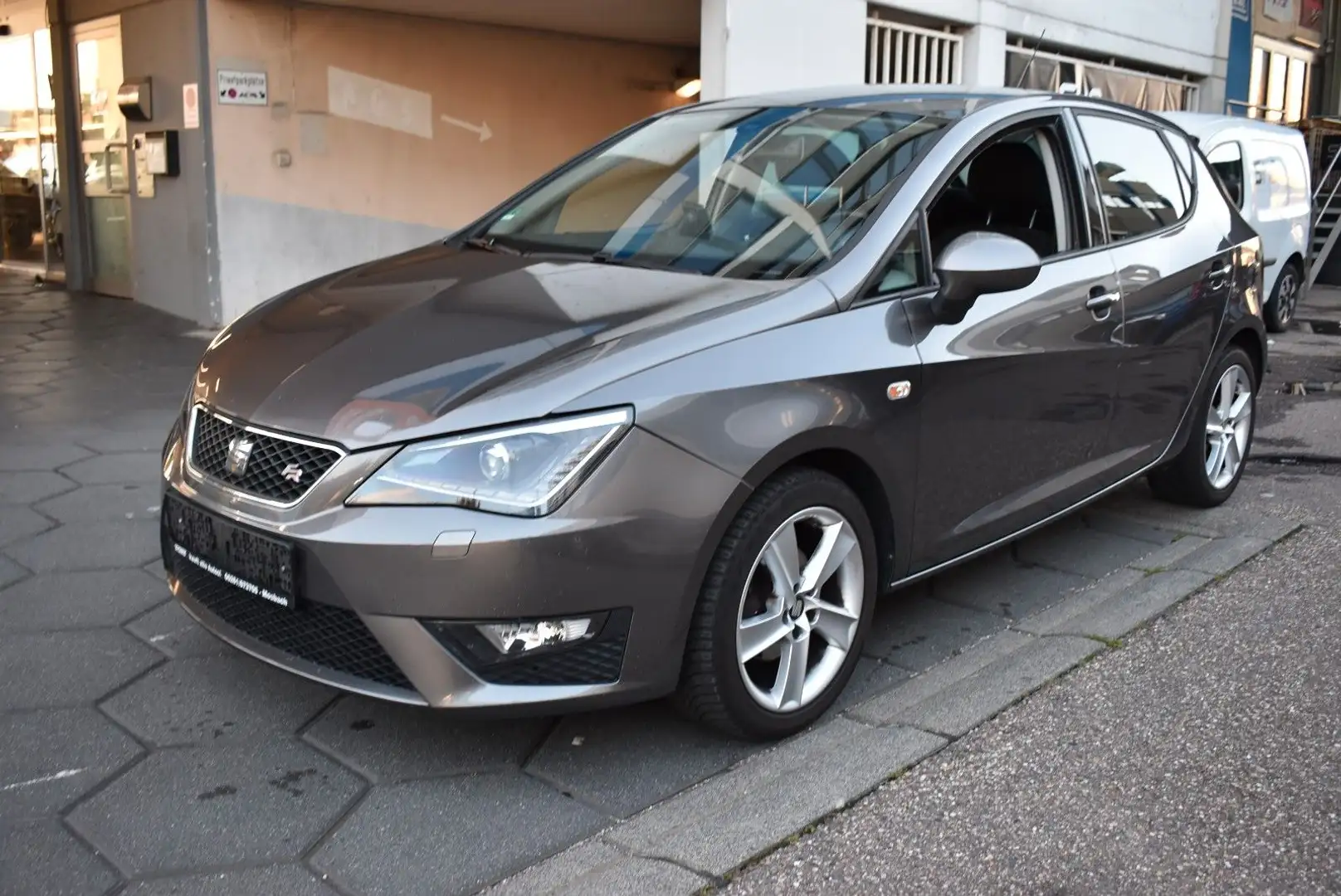 SEAT Ibiza Lim. FR Grau - 1