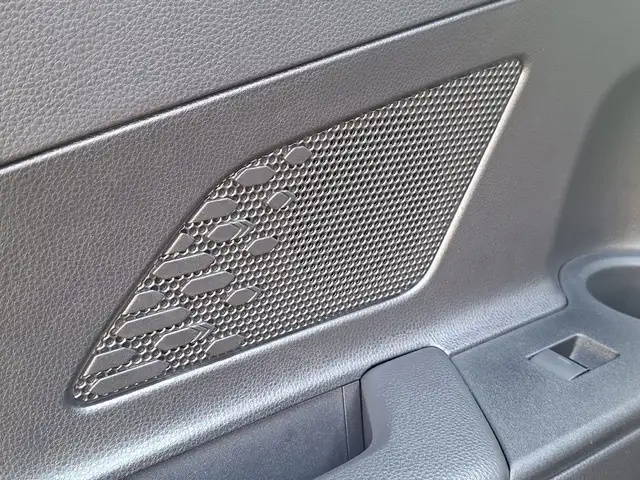 Toyota C-HR view 15