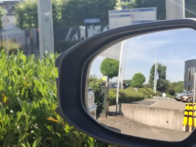 Toyota C-HR view 9
