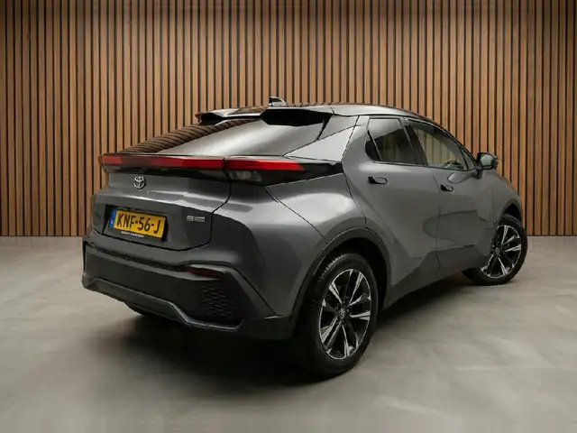 Toyota C-HR view 6