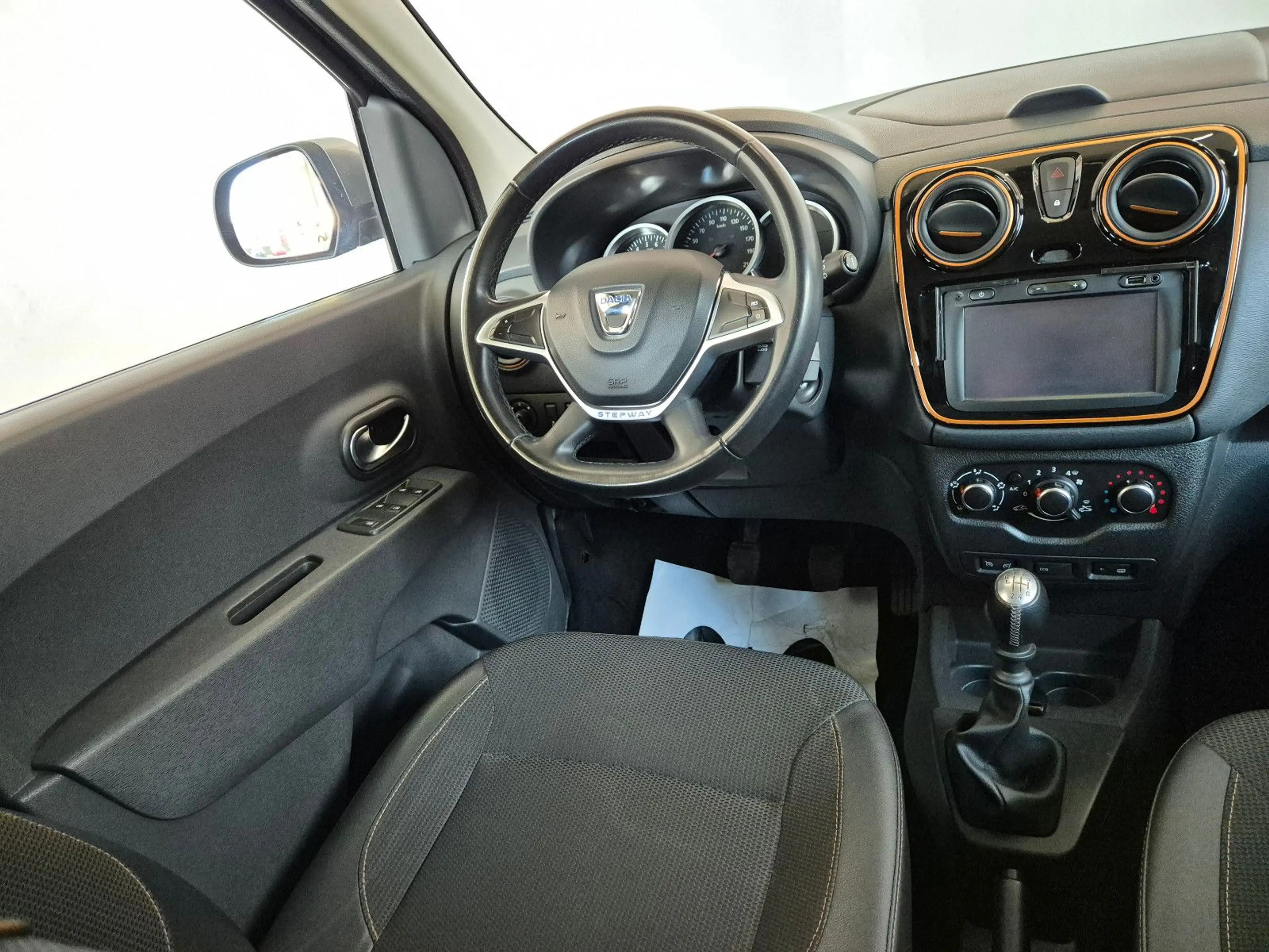Dacia Lodgy Stepway Celebration, inkl. 1 Jahr Garantie — photo 25