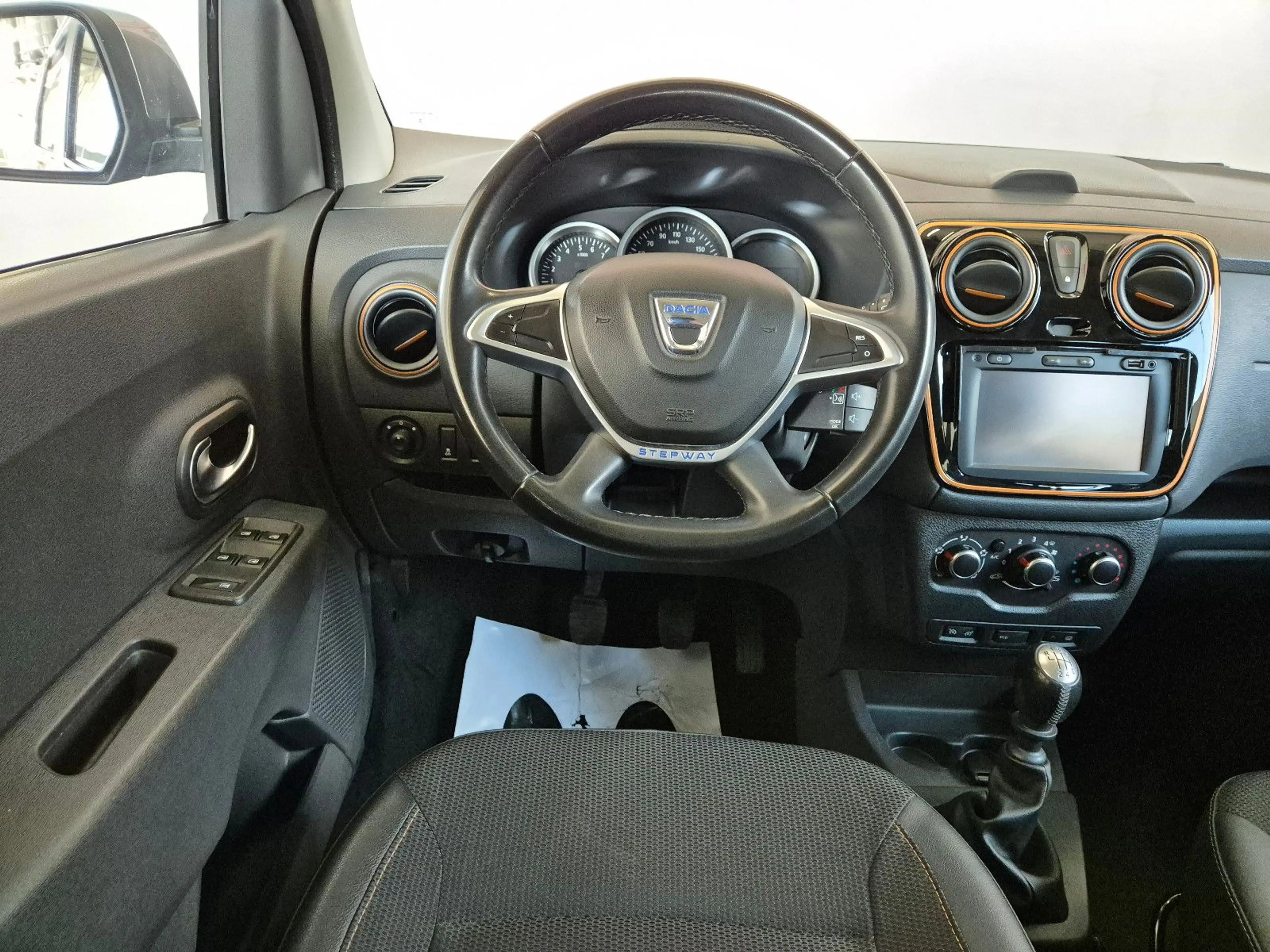 Dacia Lodgy Stepway Celebration, inkl. 1 Jahr Garantie — photo 27