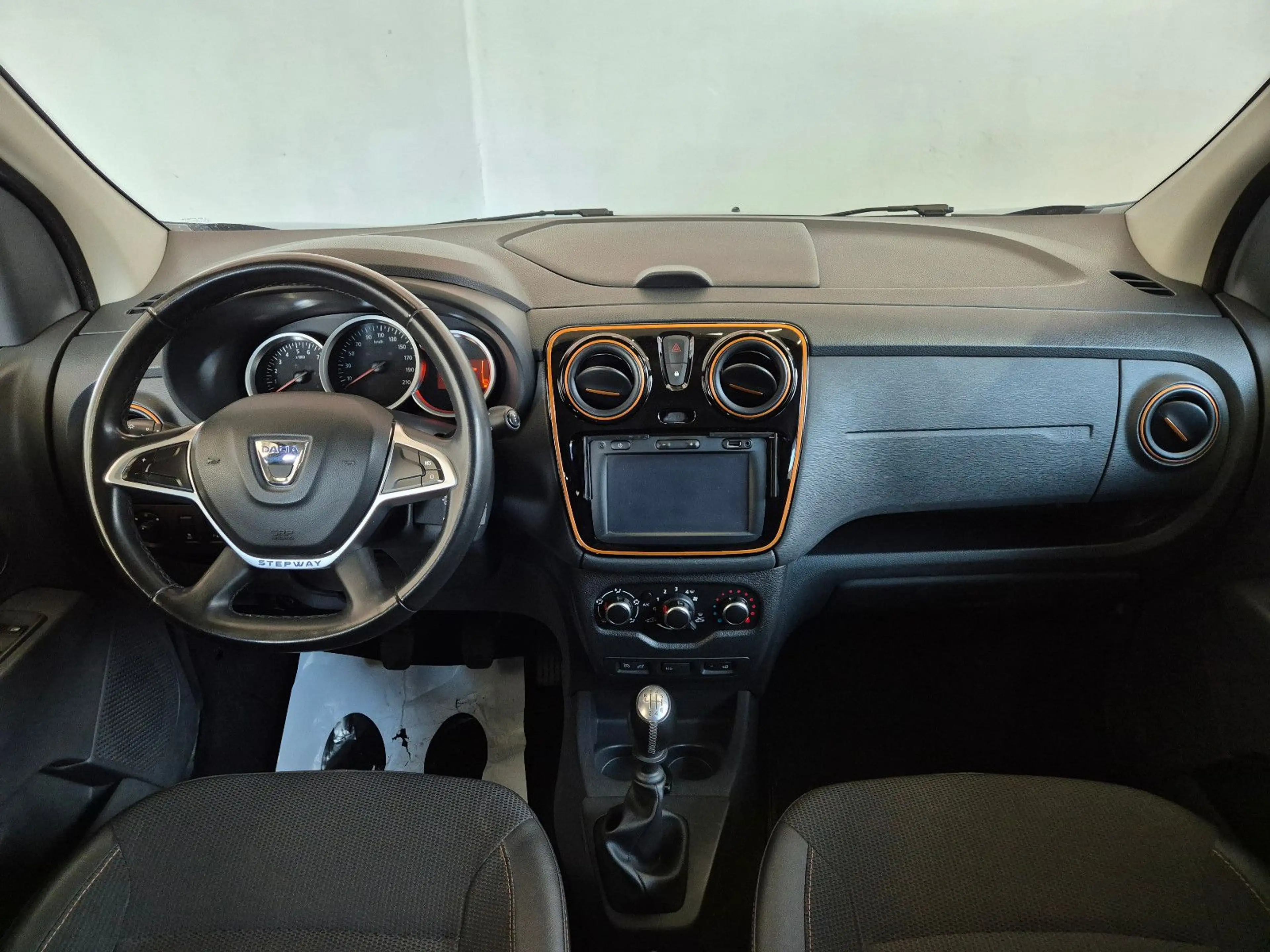 Dacia Lodgy Stepway Celebration, inkl. 1 Jahr Garantie — photo 23