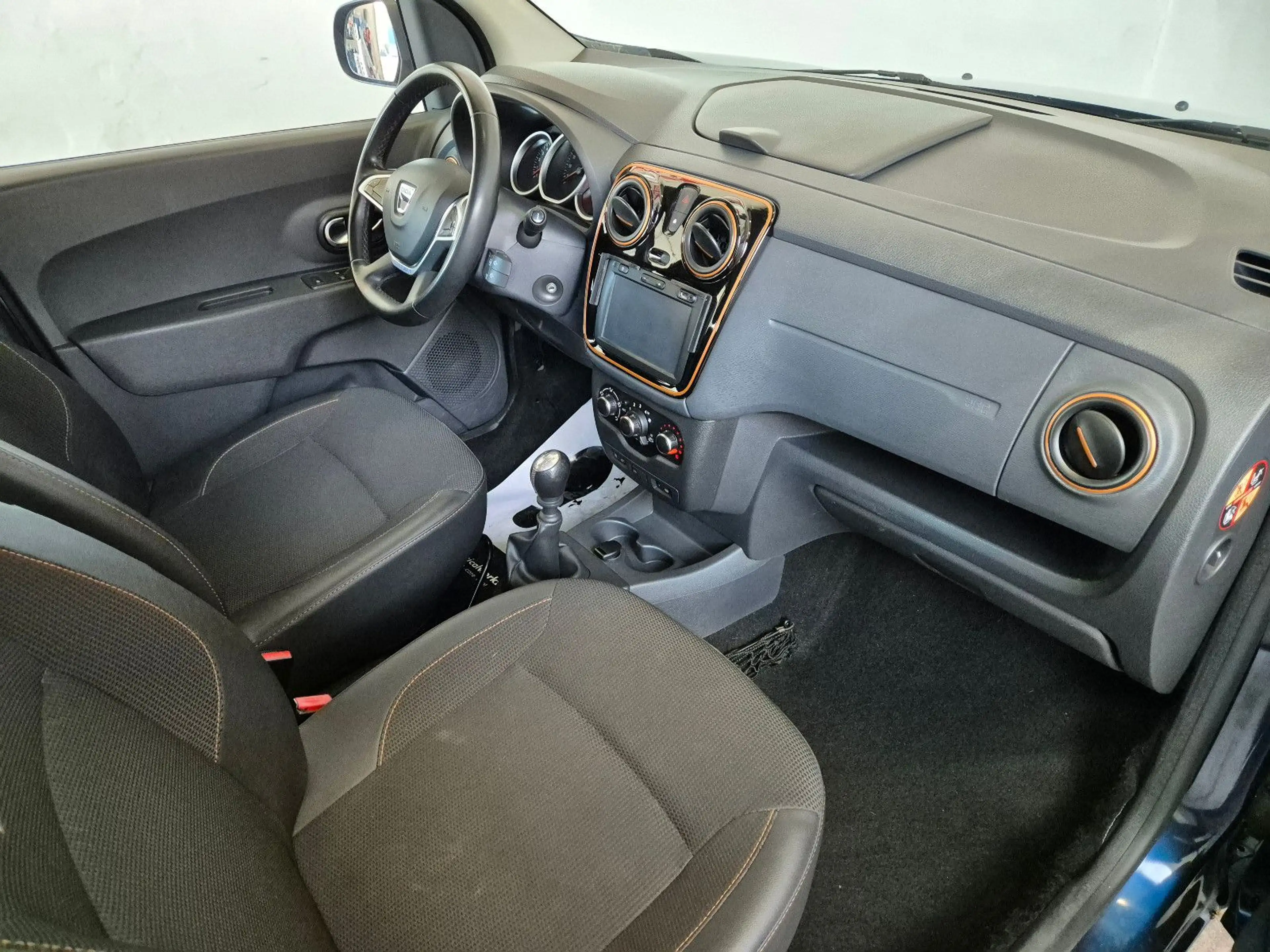 Dacia Lodgy Stepway Celebration, inkl. 1 Jahr Garantie — photo 20
