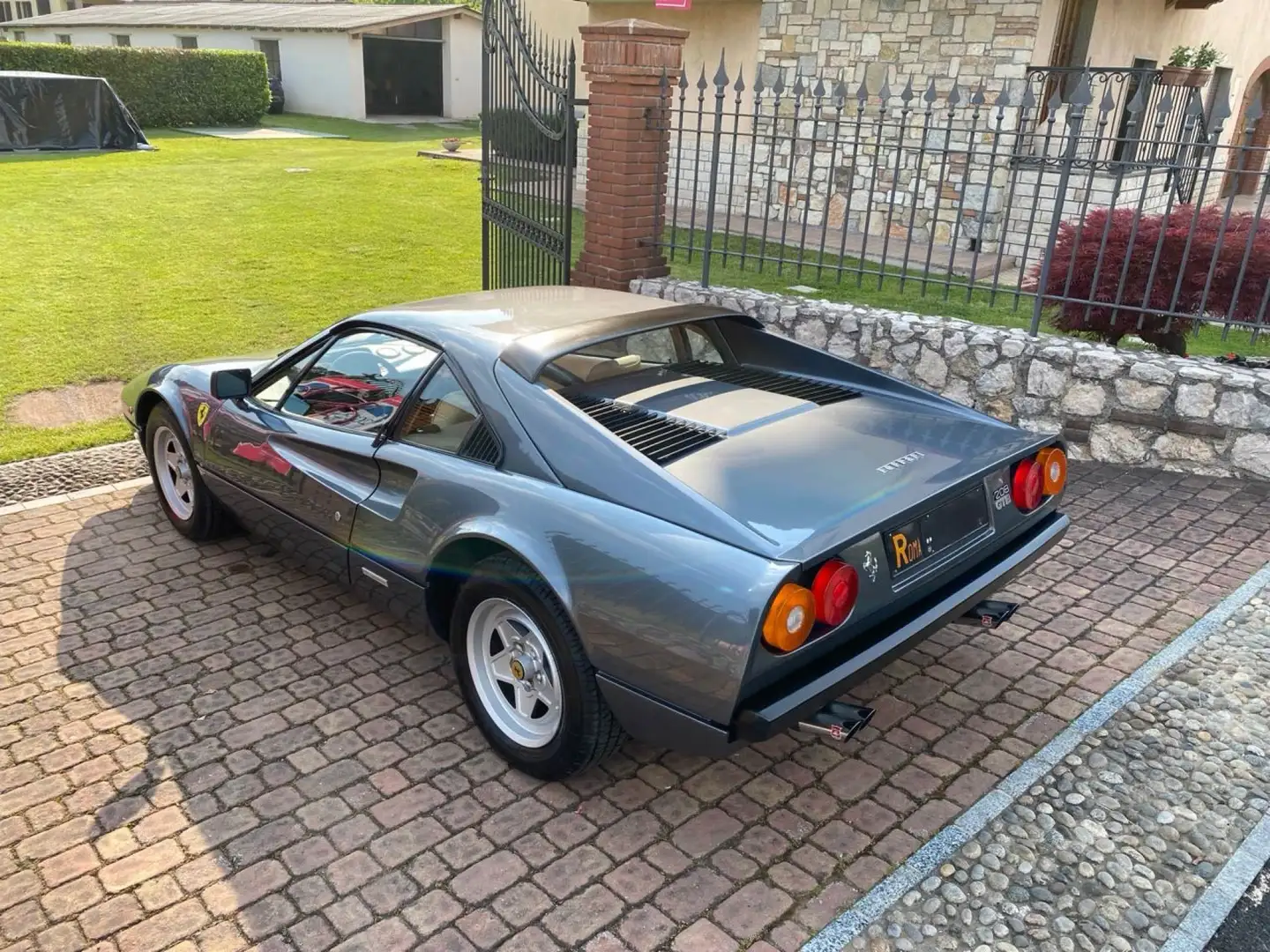 Ferrari 208 2.0 GTB - Grigio targa Roma siva - 2