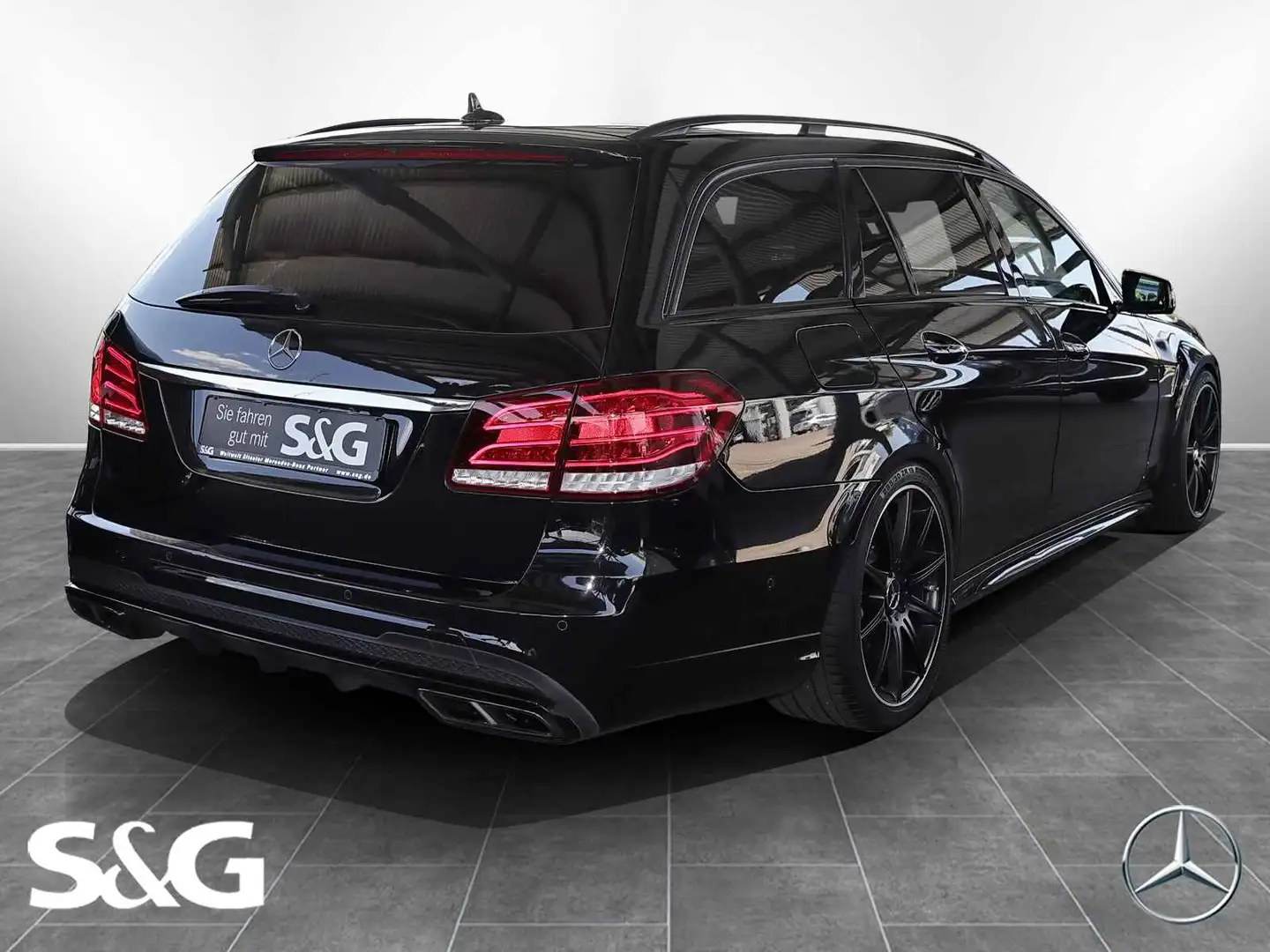Mercedes-Benz E 63 AMG S 4M T PANORAMA+DISTRONIC+TOTWINKEL+19" Schwarz - 2