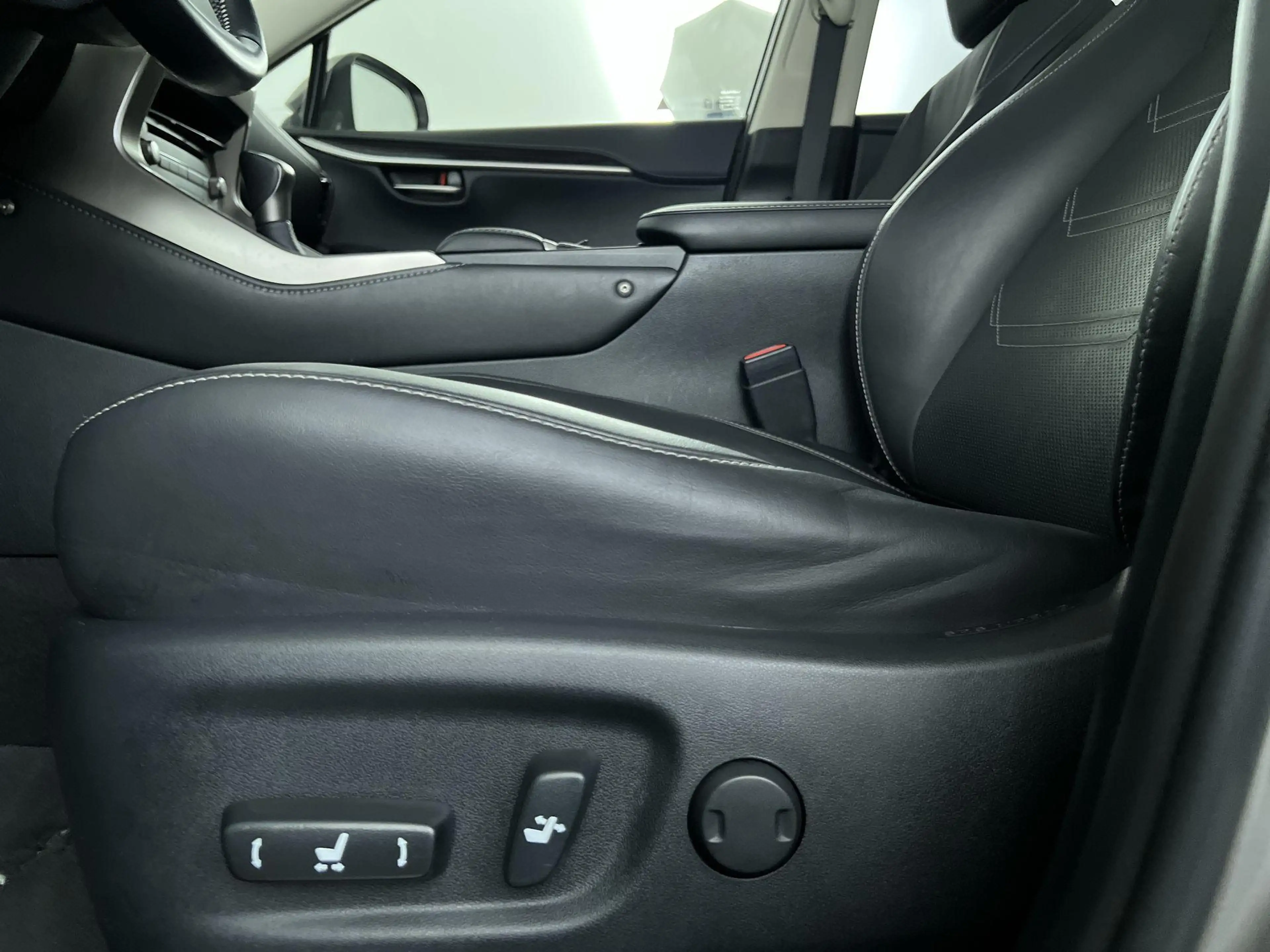 Lexus NX 300h AWD President Line, Pano! — photo 13