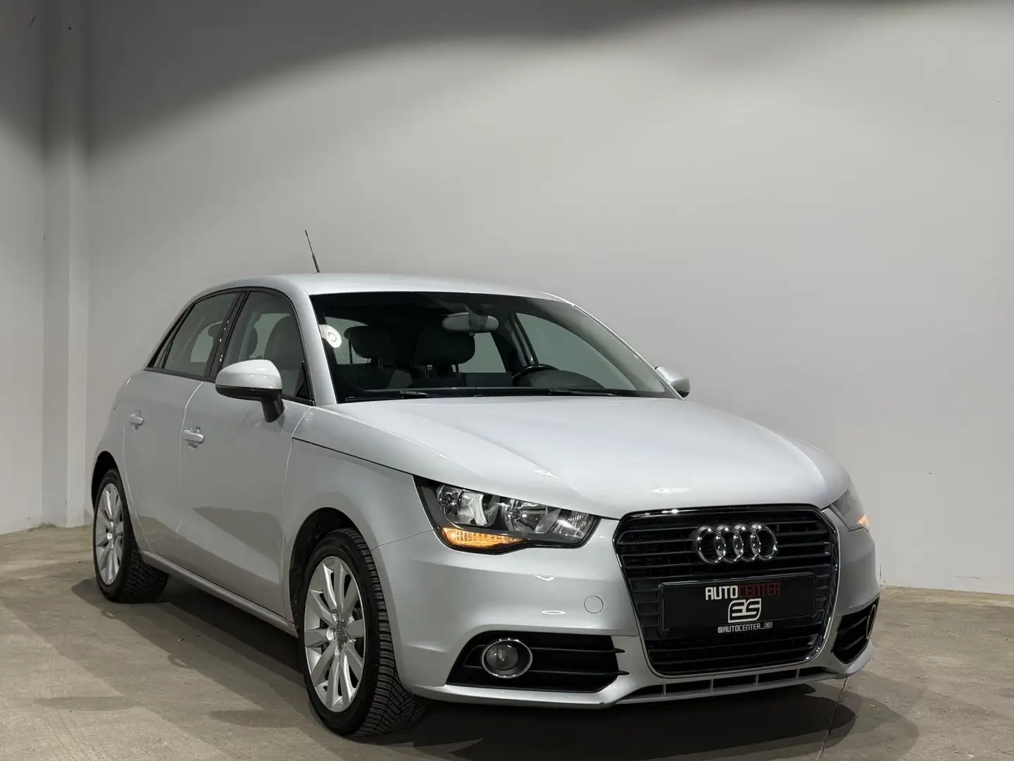 Audi A1 Sportback 1.2 TFSI Attraction Navi SHZ PDC Argent - 2