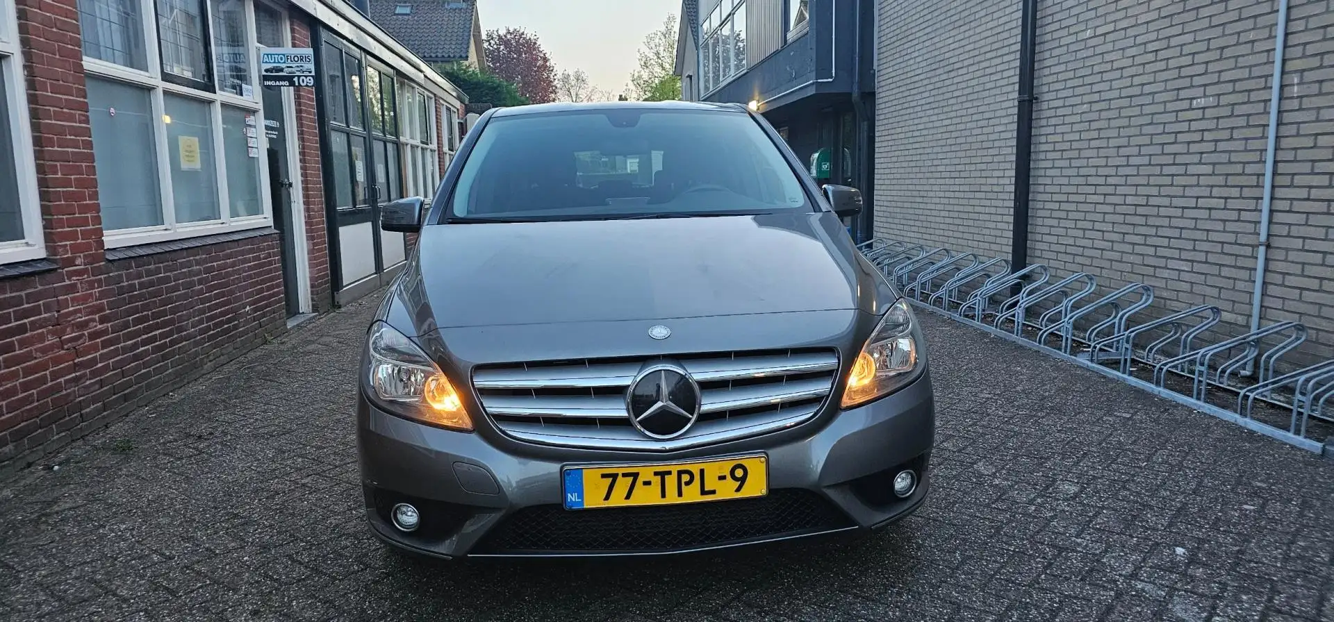 Mercedes-Benz B 180 airco navi lage kms nl auto Grau - 2
