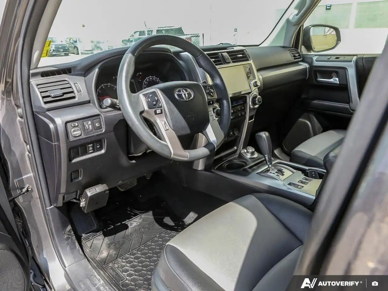 Toyota 4-Runner снимка Toyota 4-Runner