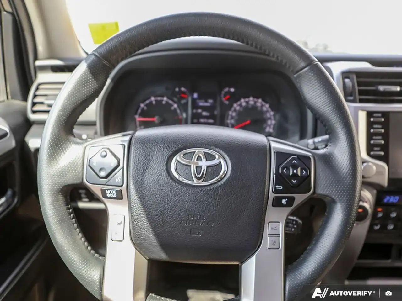 Toyota 4-Runner снимка Toyota 4-Runner