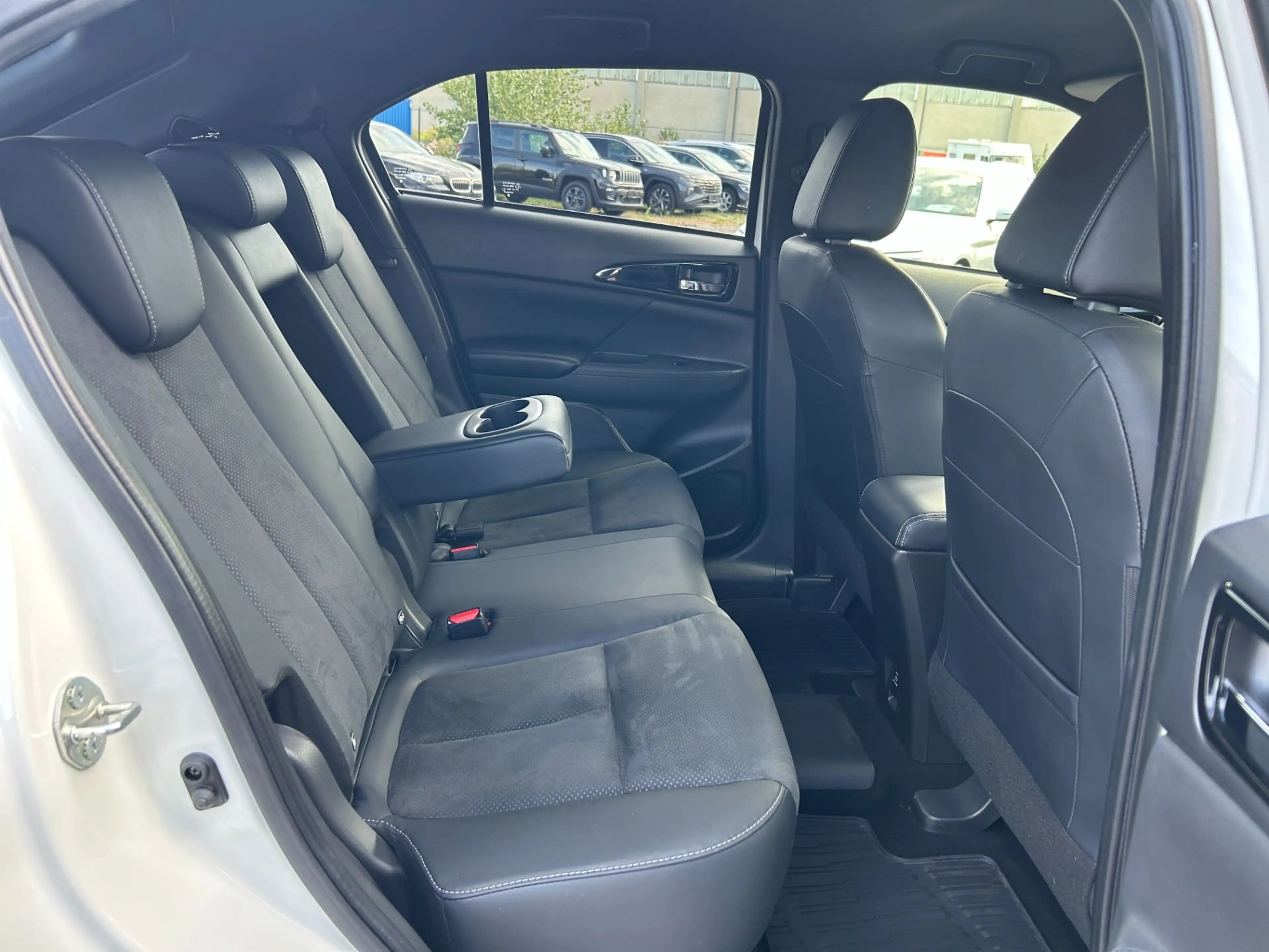 Mitsubishi Eclipse Cross 2,4 PHEV 4WD Intense+ CVT Aut. — photo 11