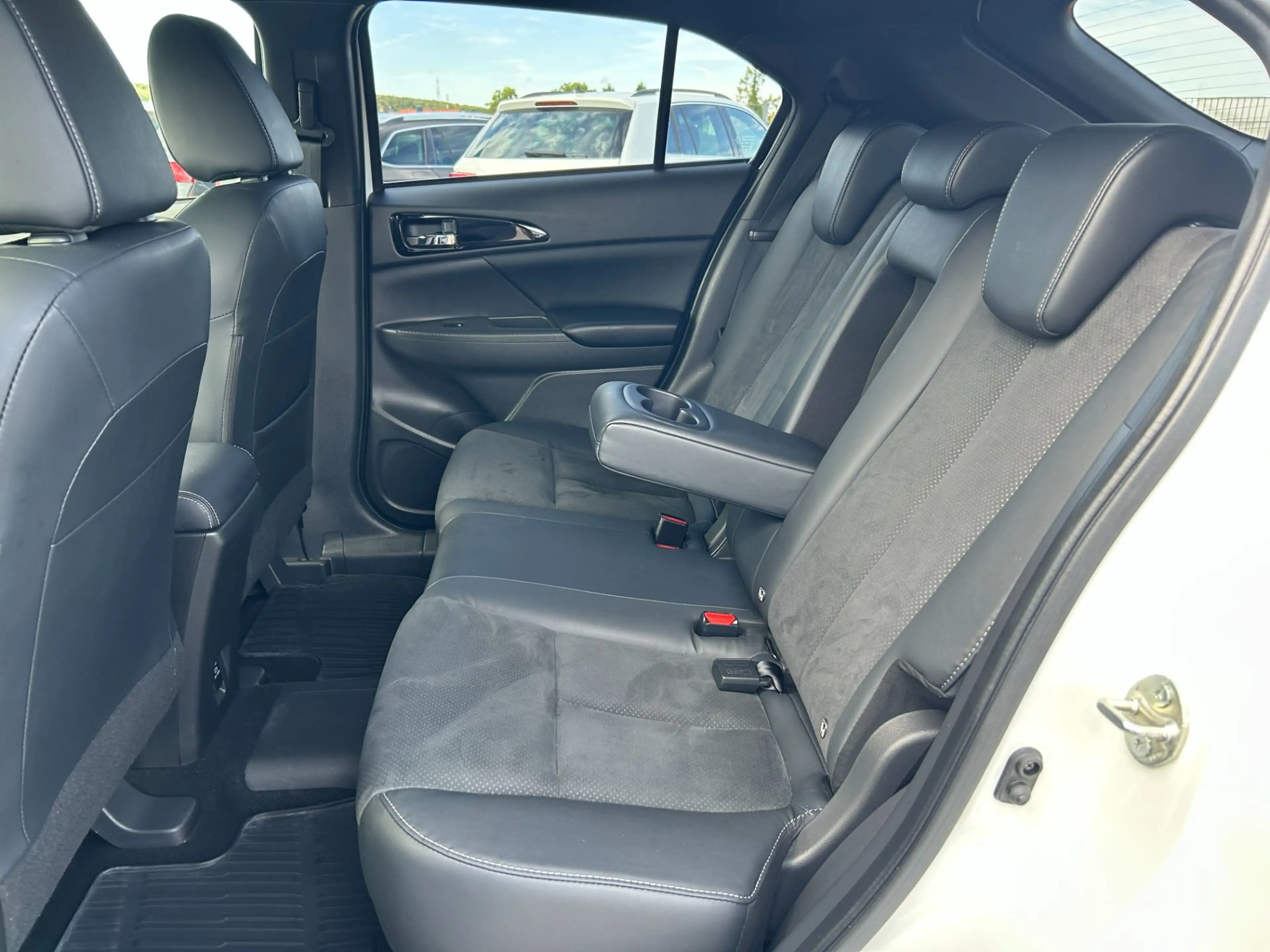 Mitsubishi Eclipse Cross 2,4 PHEV 4WD Intense+ CVT Aut. — photo 10