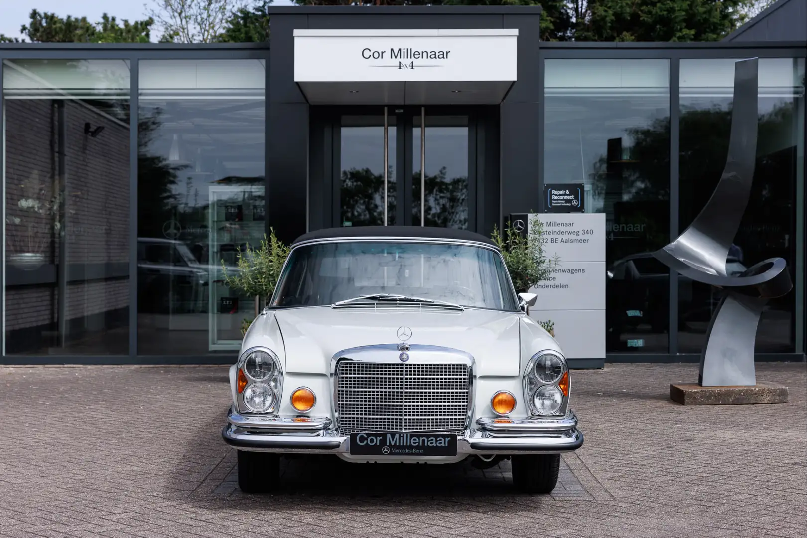 Mercedes-Benz 280 W111 SE Cabriolet | Volledig gerestaureerd | Flach Wit - 2