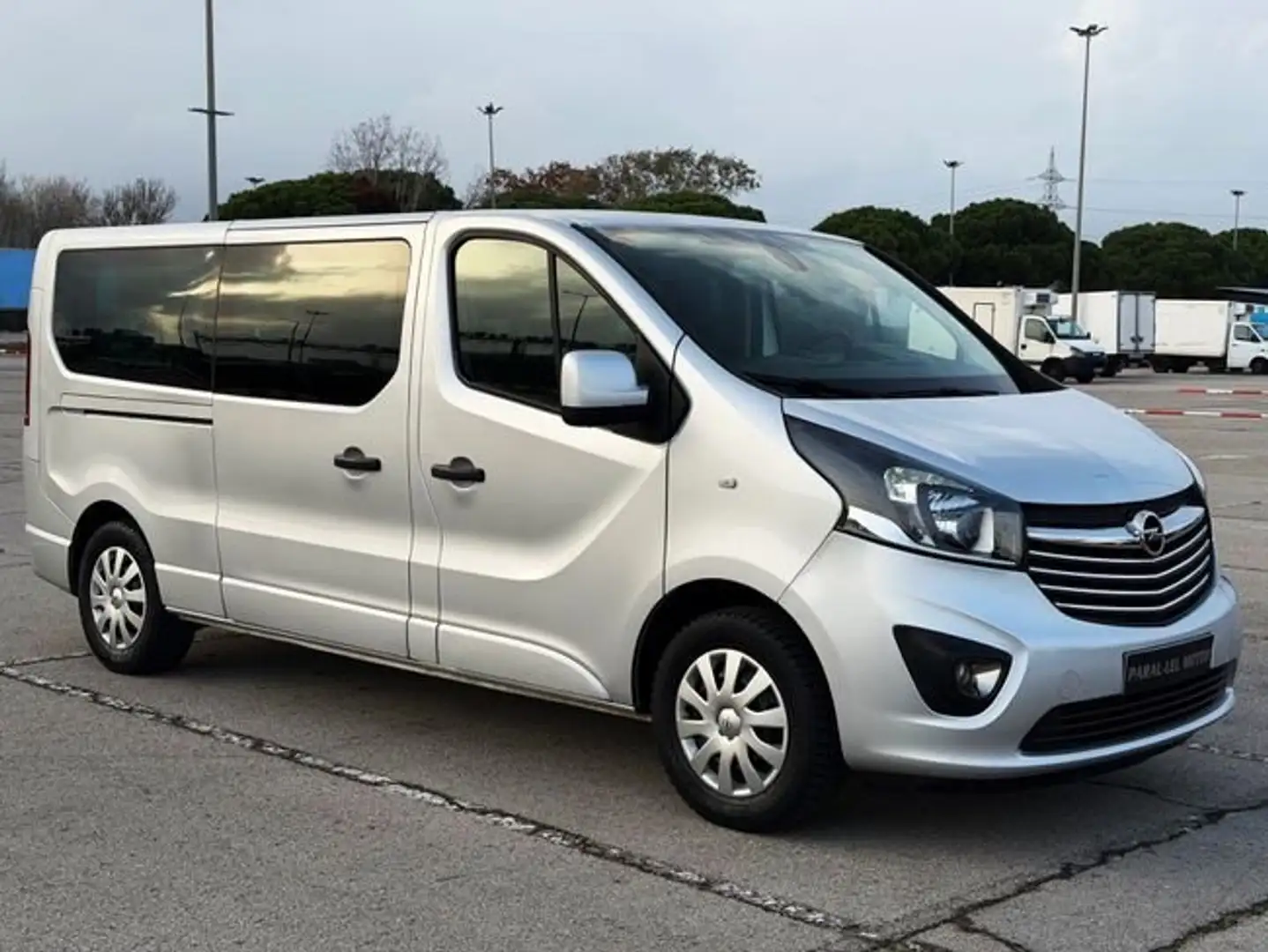Opel Vivaro 1.6 CDTi 125cv 9 PLAZAS con NAVEGADOR, USB + AUX.. Silber - 1