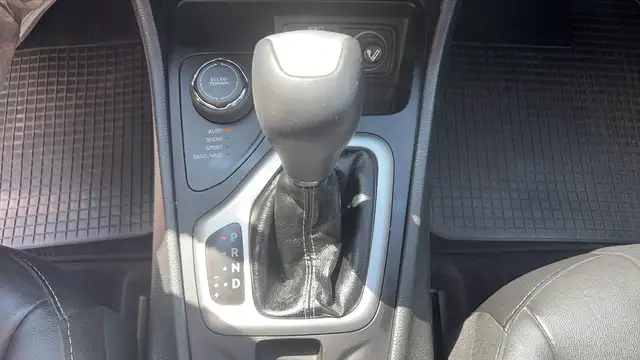 Jeep Cherokee view 13