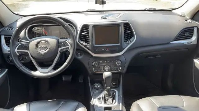 Jeep Cherokee view 11