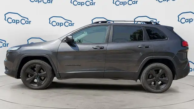 Jeep Cherokee view 2