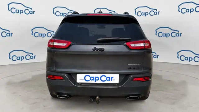Jeep Cherokee view 3