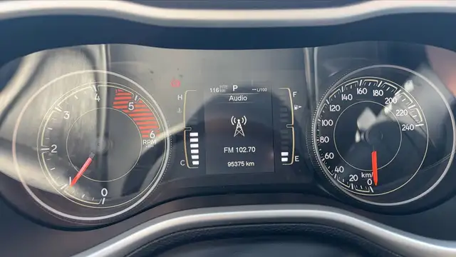 Jeep Cherokee view 12