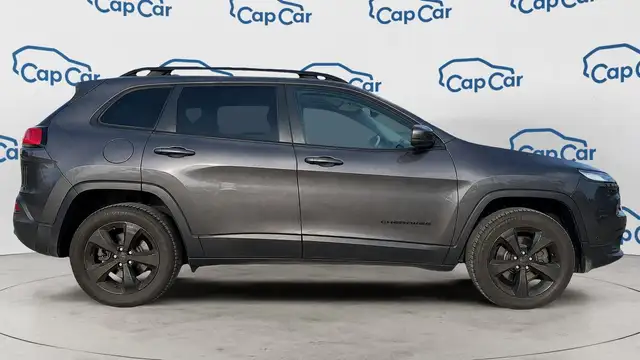 Jeep Cherokee view 4
