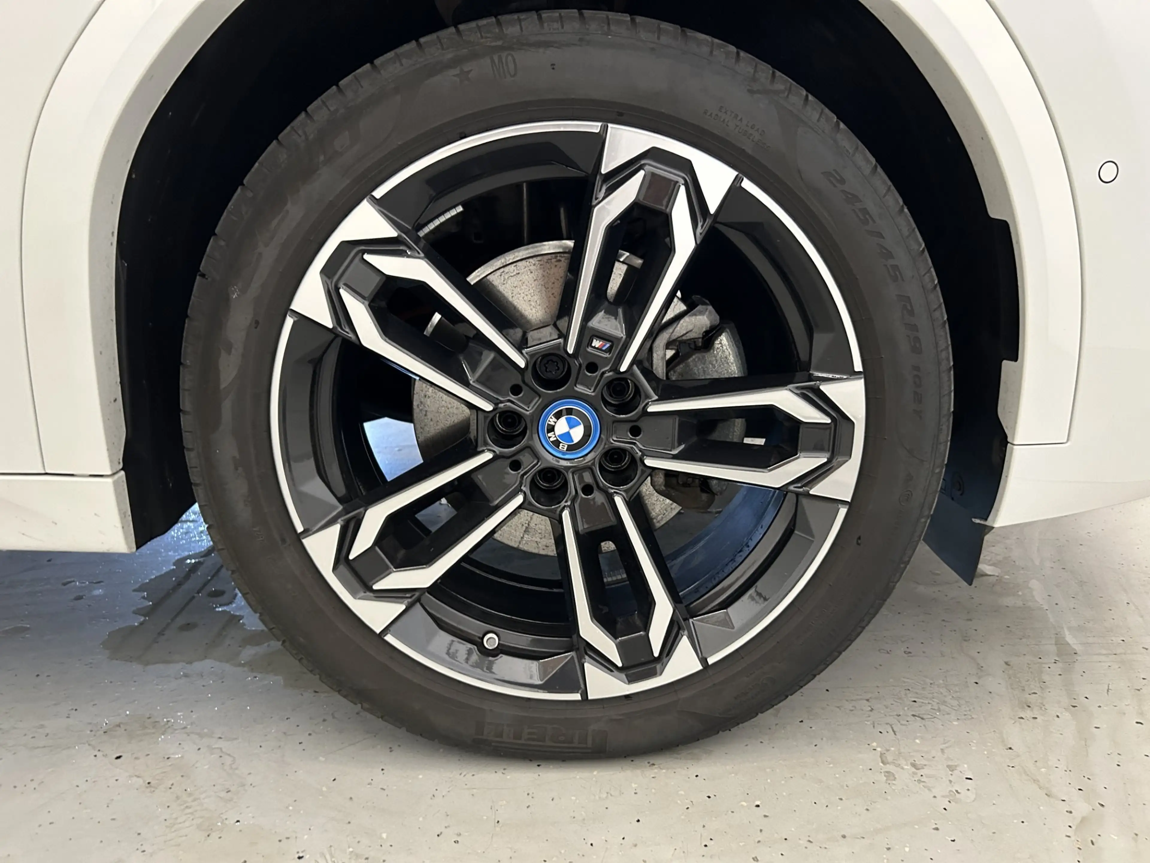 BMW iX2 eDrive20 *M-Sport / Paket-Care / AHV / Innovationspaket* — photo 20