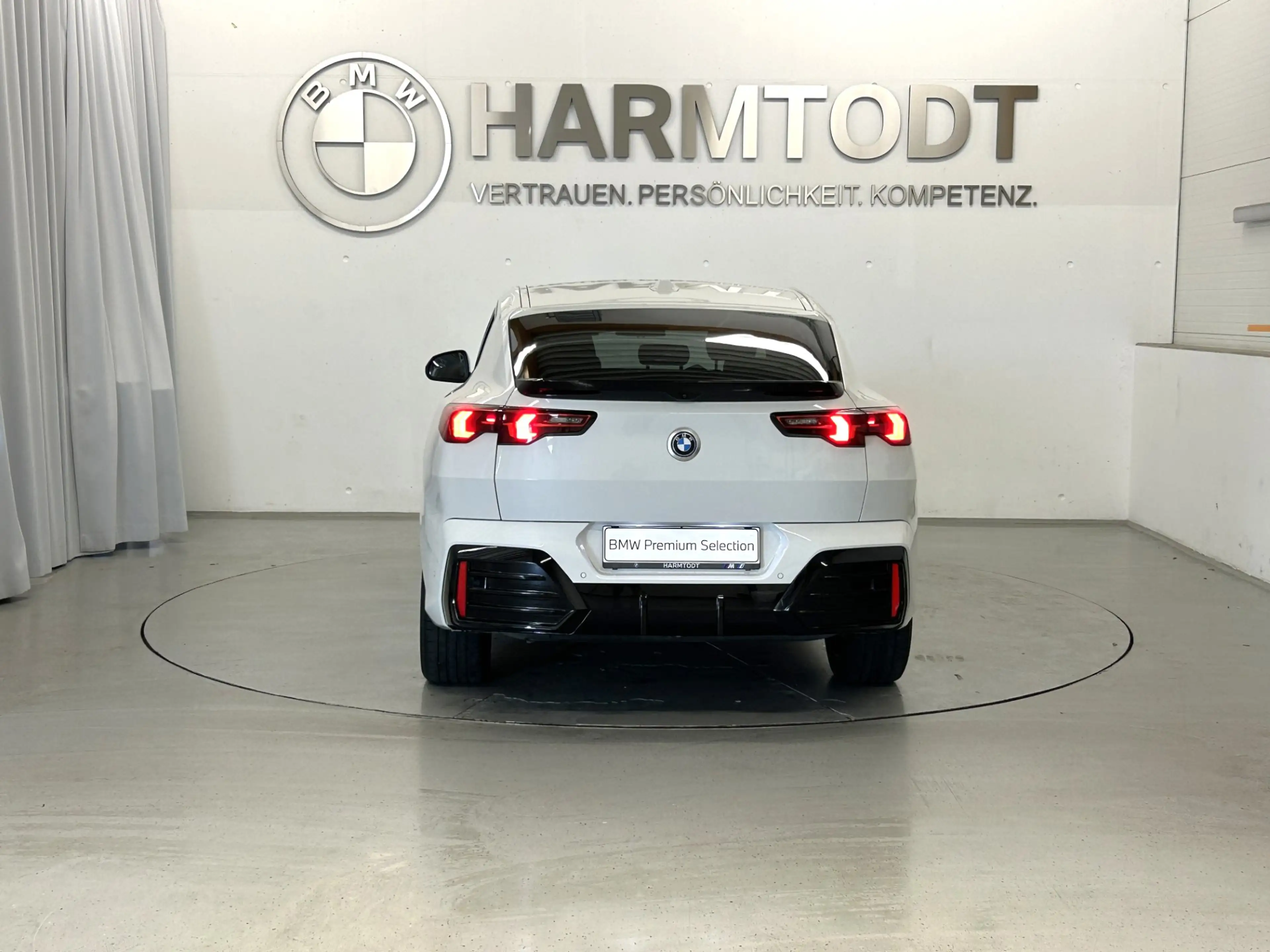 BMW iX2 eDrive20 *M-Sport / Paket-Care / AHV / Innovationspaket* — photo 6