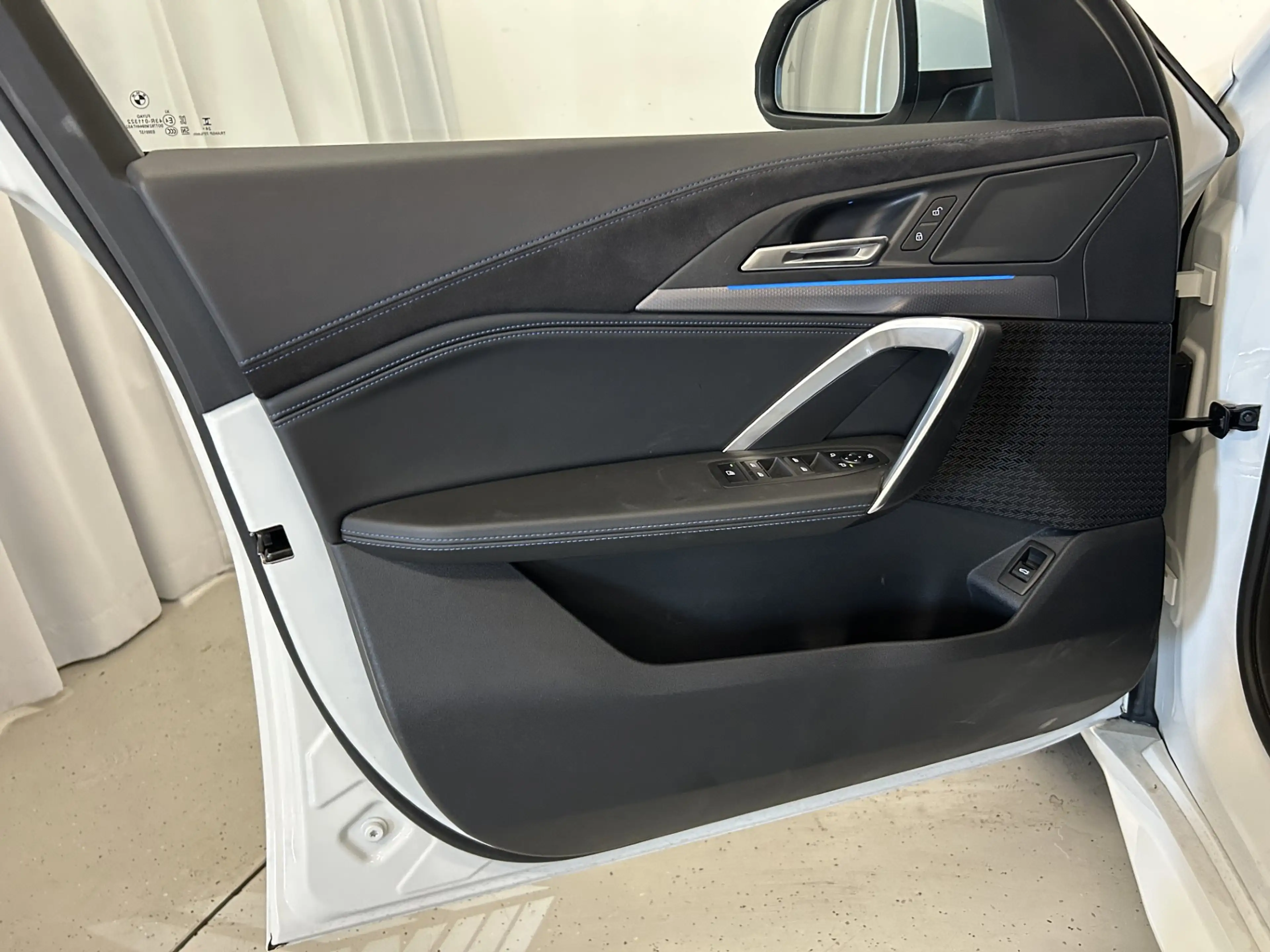 BMW iX2 eDrive20 *M-Sport / Paket-Care / AHV / Innovationspaket* — photo 19