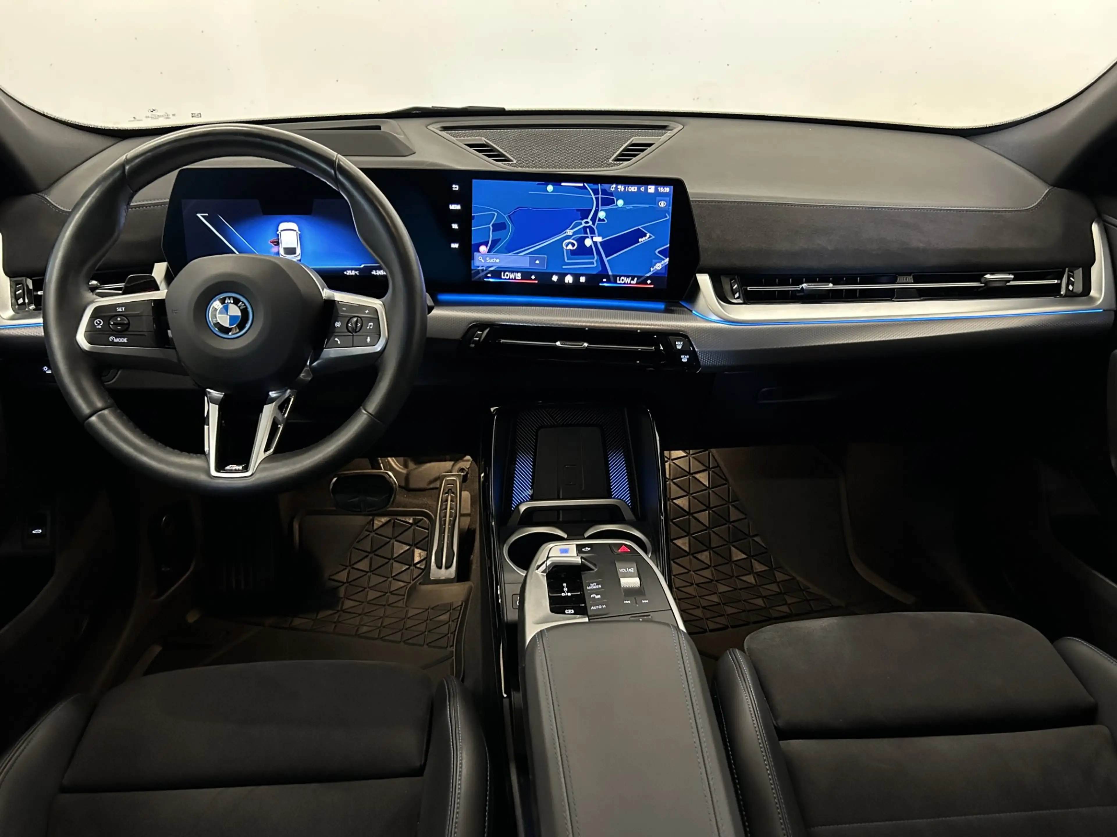 BMW iX2 eDrive20 *M-Sport / Paket-Care / AHV / Innovationspaket* — photo 11