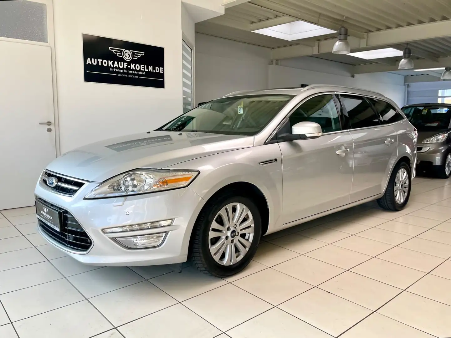 Ford Mondeo 2,2 TDCi Turnier Titanium/Automatik/Klima Silber - 1