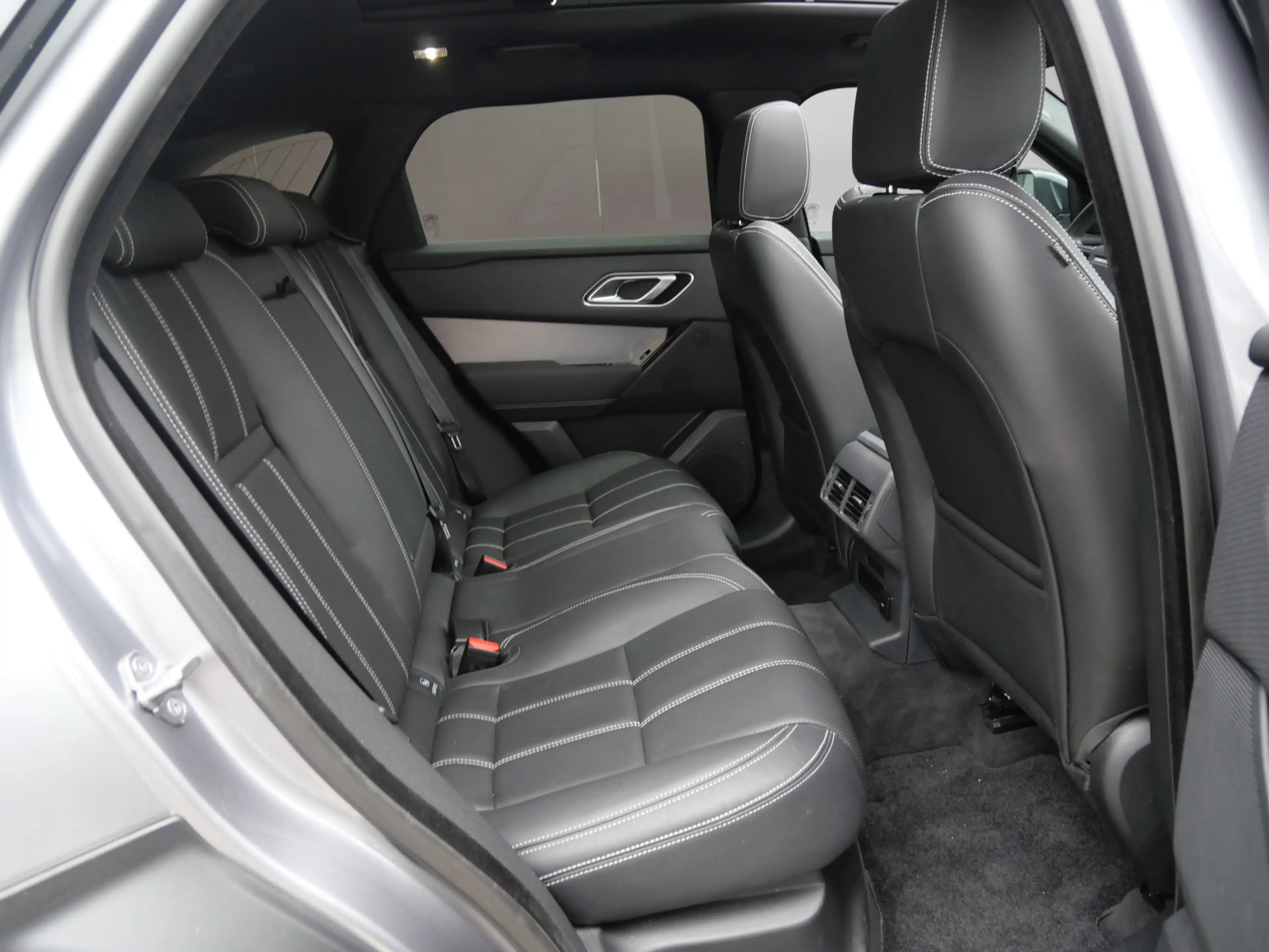 Land Rover Range Rover Velar 2.0 P400e AWD S PHEV | BLACK PACK | PANO | ACC | T — photo 12