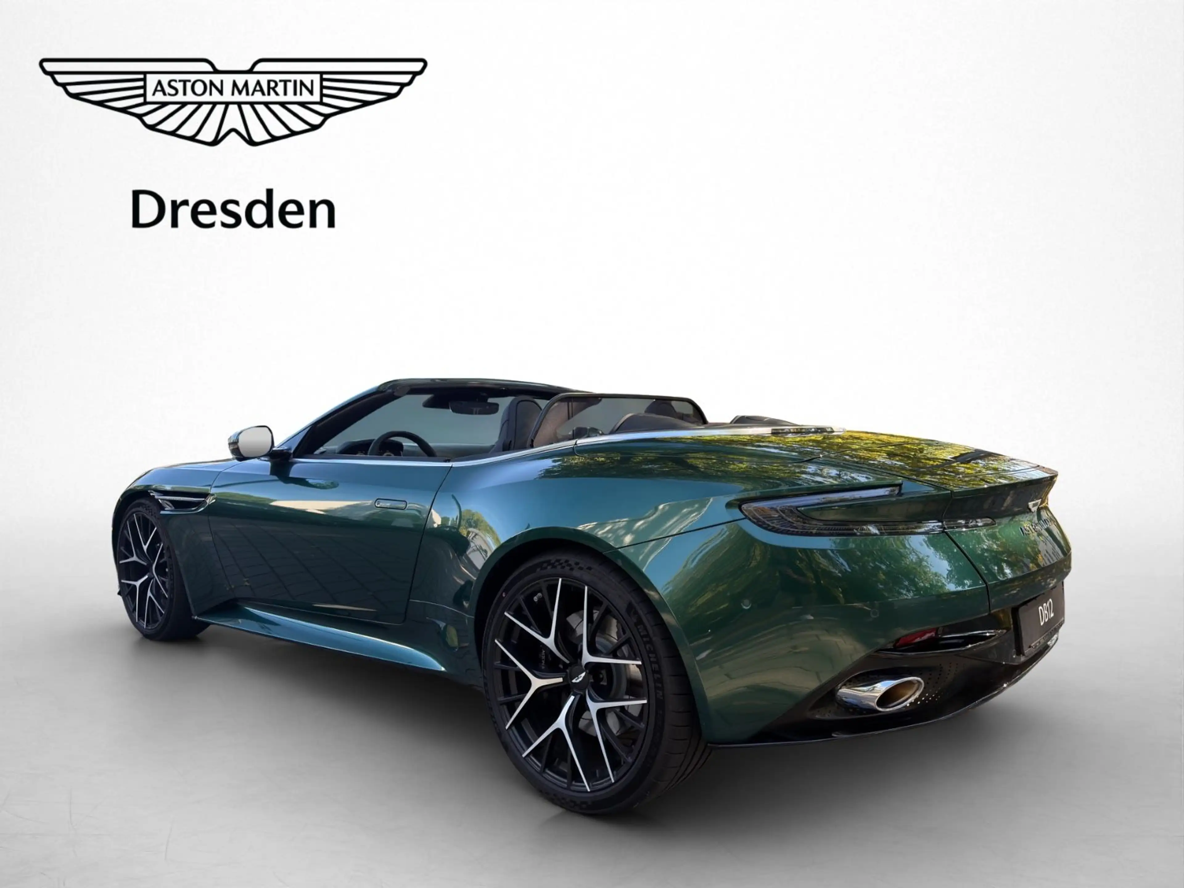 Aston Martin DB12 4.0 V8 Volante — photo 4