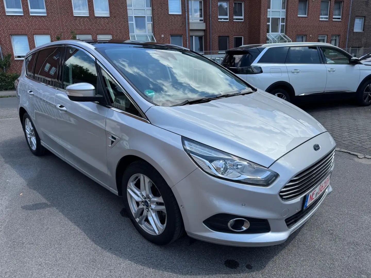 Ford S-Max S-MAX Titanium-Navi-Panorama-SHZ-Standheizung Silber - 2