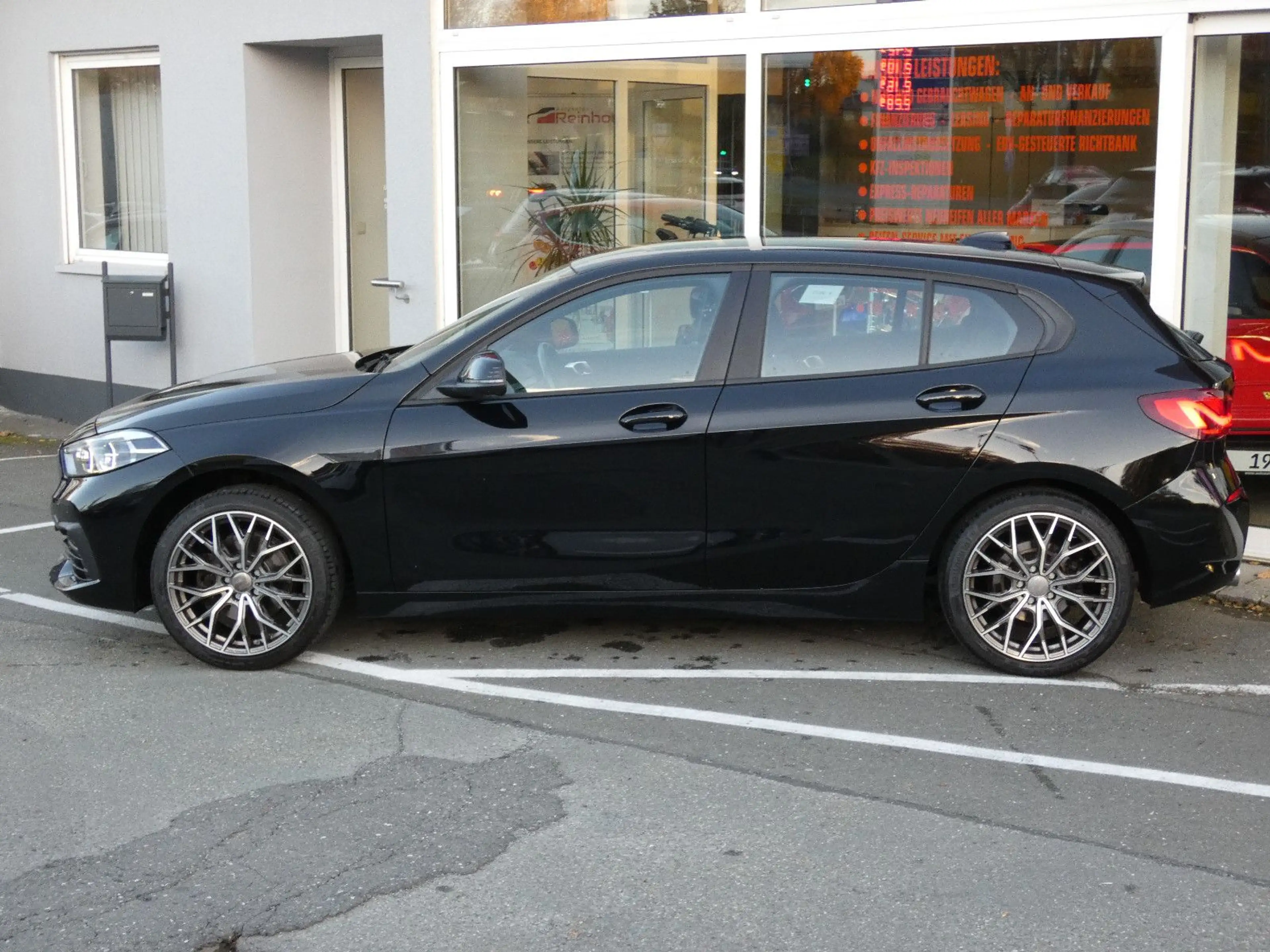 BMW 118 i Advantage 18" LED FLA NAVI DAB SHZ PDC v+h — photo 8